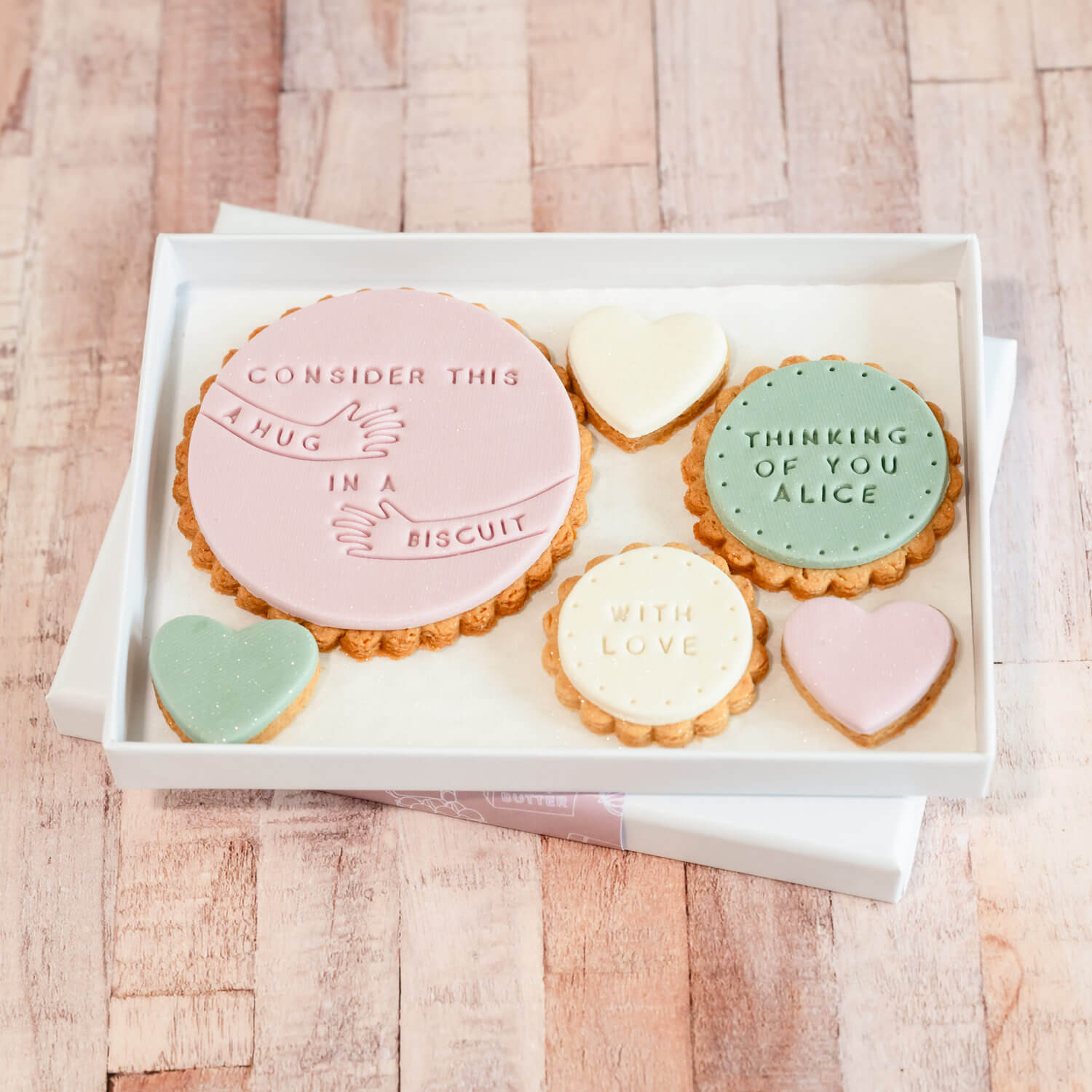 Hug in a biscuit six hearts box